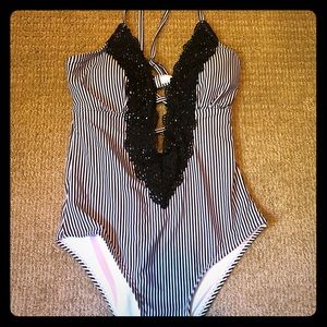 Cupshe one piece size medium